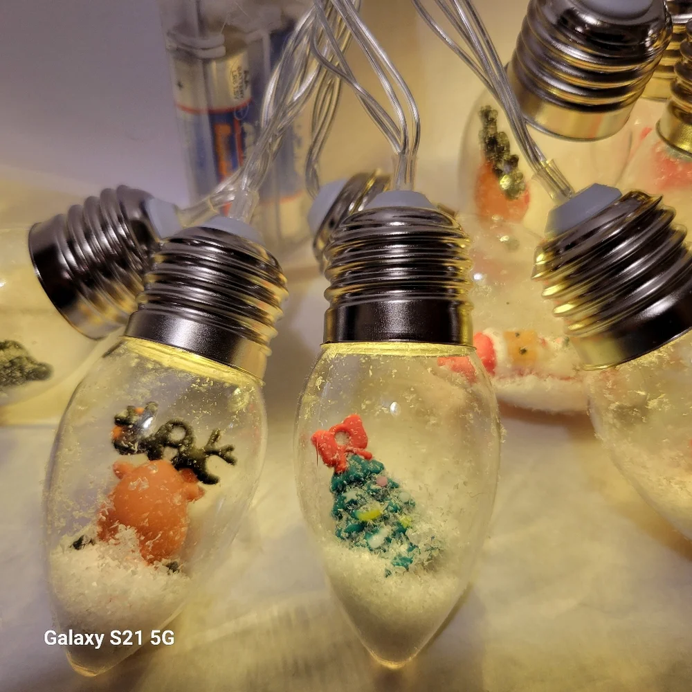 6.5 feet LED Snowglobe Christmas 🎄 lights. Battery Very cute. New & Tested.